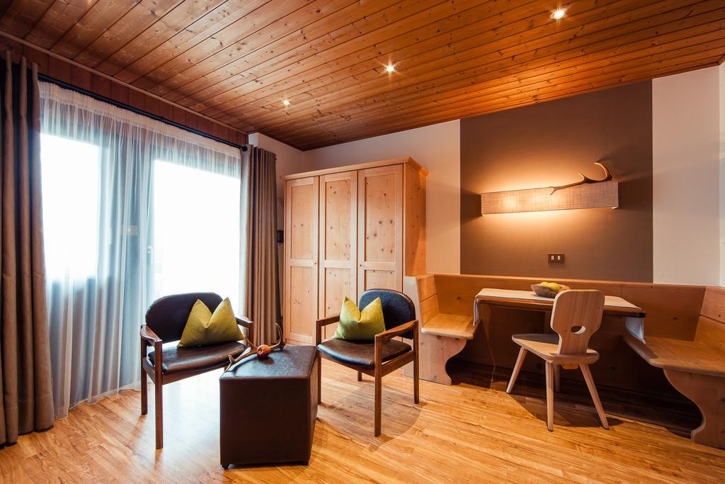 Siegi - Aparthotel & Retreat Parcines Kültér fotó